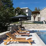 The Old Oak Villa-house With Heated Pool And Bbq Ferienhaus *