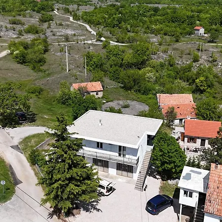 Old Oak Villa-House With Private Pool, Authentic Tavern & Bbq Hébergement de vacances