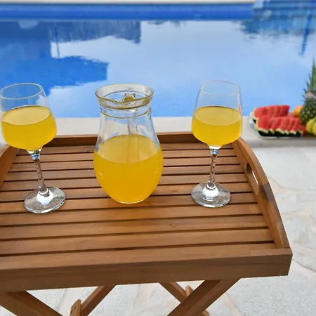 Old Oak Villa-House With Private Pool, Authentic Tavern & Bbq * Hrvace