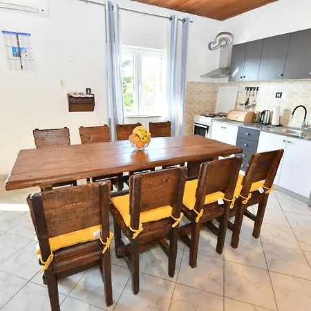 Marko With Pool And Bbq Сasa de vacaciones *