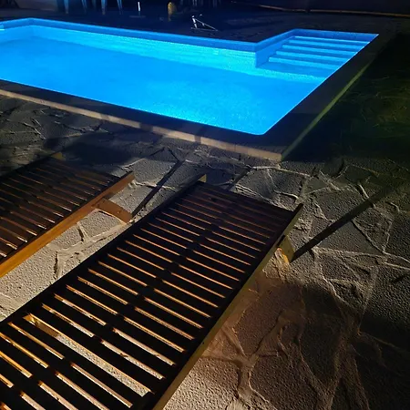 بيت للعطل Marko With Pool And Bbq