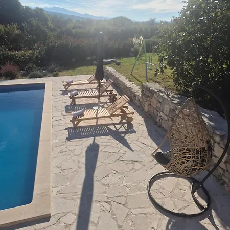Old Oak Villa-House With Private Pool, Authentic Tavern & Bbq Hébergement de vacances