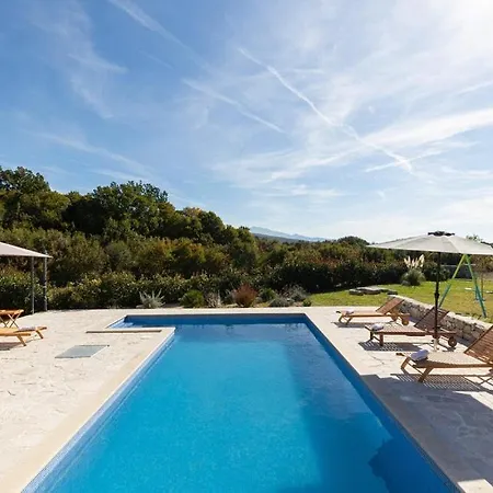Old Oak Villa-house With Private Pool, Authentic Tavern & Bbq Hrvace