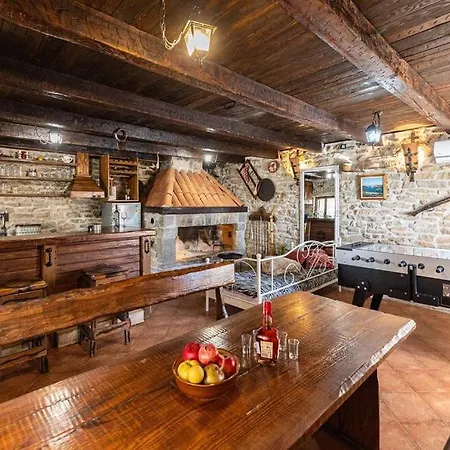 Old Oak Villa-house With Private Heated Pool And Bbq * Hrvace