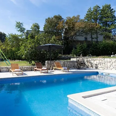 Old Oak Villa-house With Private Heated Pool And Bbq Hrvace