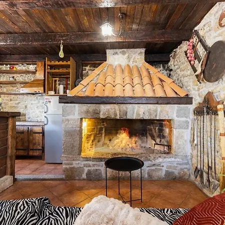 Old Oak Villa-house With Private Heated Pool And Bbq *